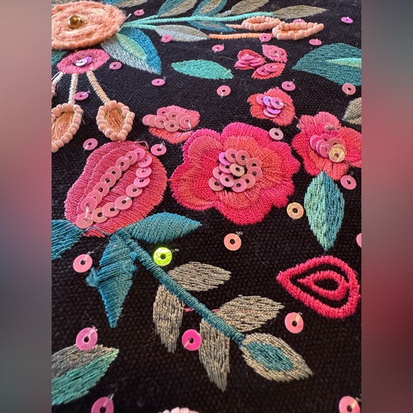 Floral Embroidered padded Clutch with Tassel EUC - Picture 3 of 4